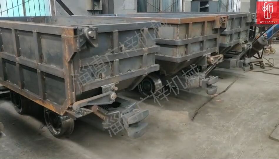 曲軌側卸式礦車車間展示